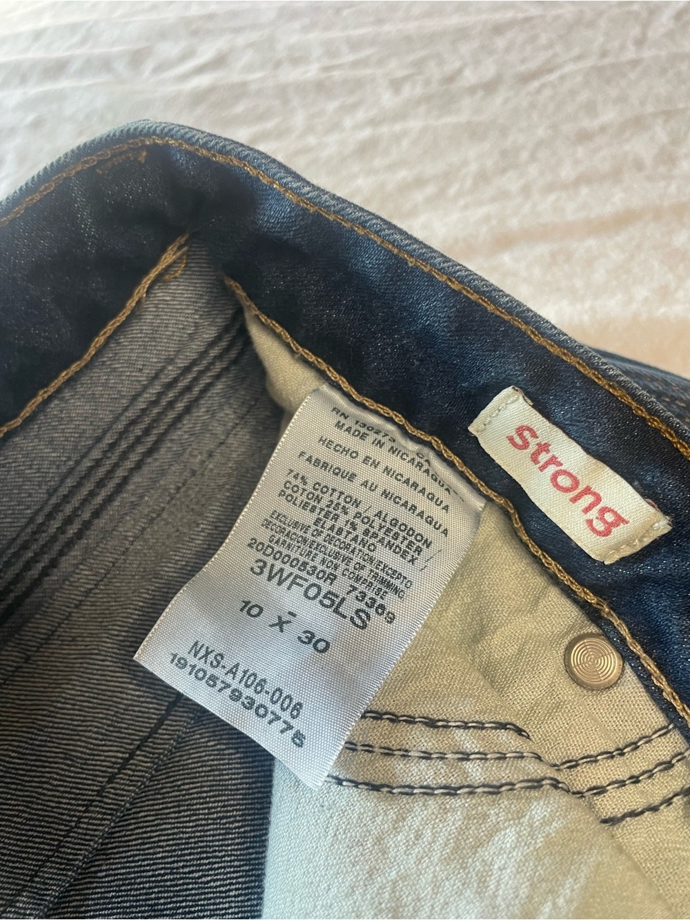 Wrangler 10/30 Women’s Dark Blue Boot-Cut Jeans - Picture 4 of 10